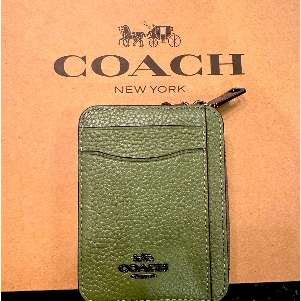 Coach small zip top wallet . Leather : olive green
